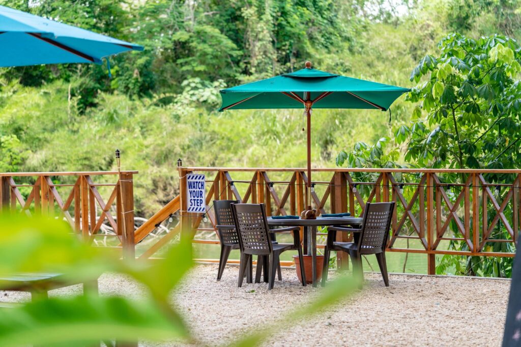 where to eat near Xunantunich